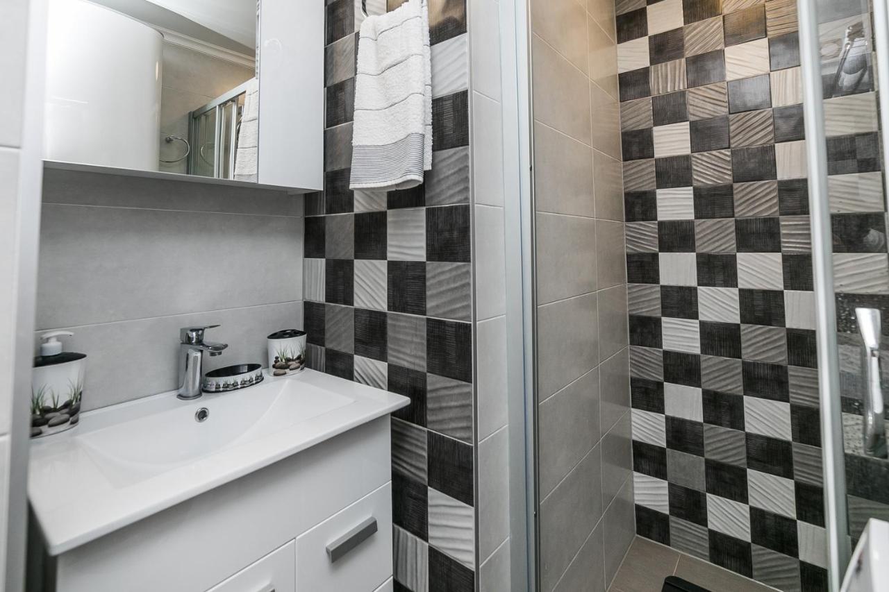 Gray Luxe Apartment Belgrade Exterior photo